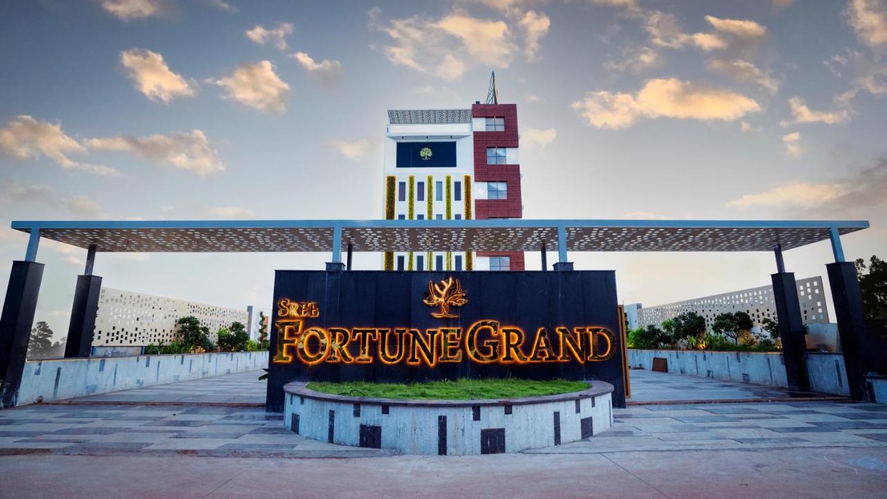 Готель Sree Fortune Grand, Tadepalli Tadepalle Екстер'єр фото